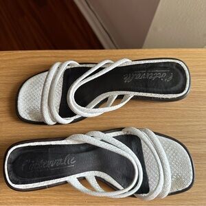 L’INTERVALLE White Leather Sandals